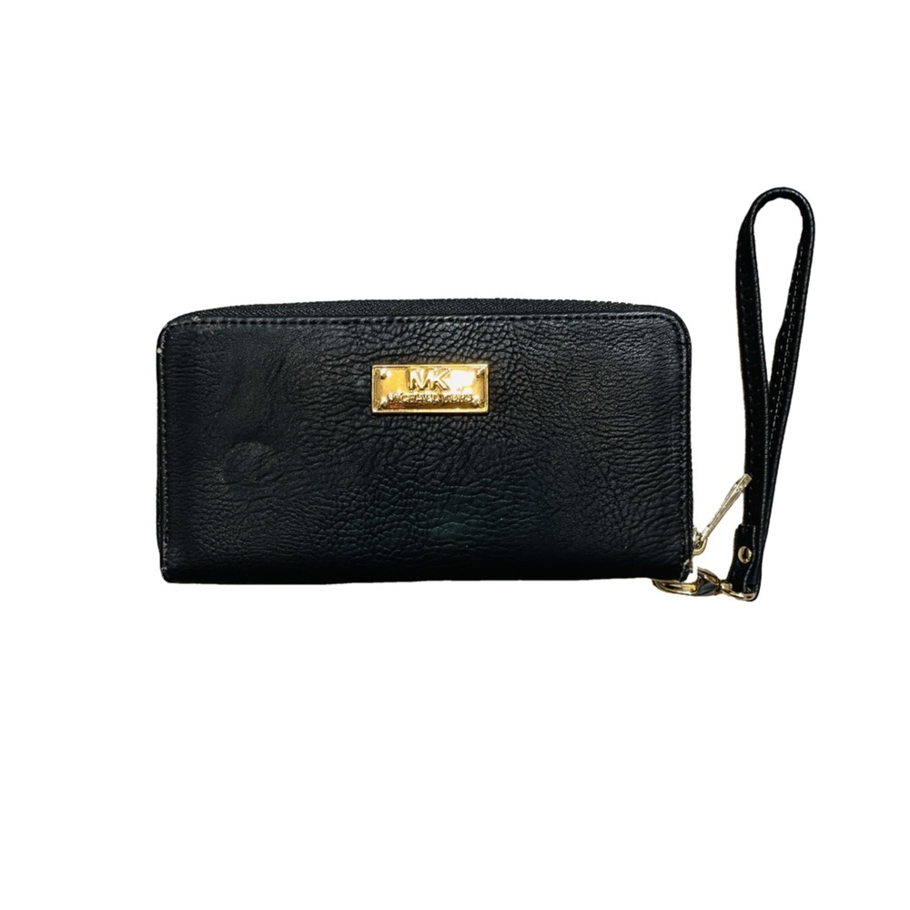 Michael Kors Large Black sleek Leather Wallet with Gold Accents, Elegant & Sleek
